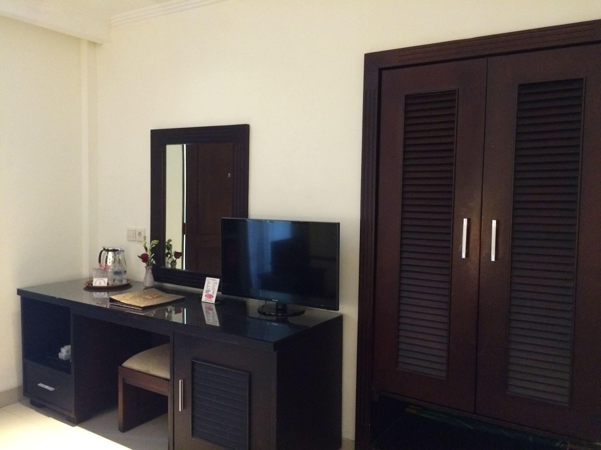 Puri Raja Hotel Легиан Экстерьер фото