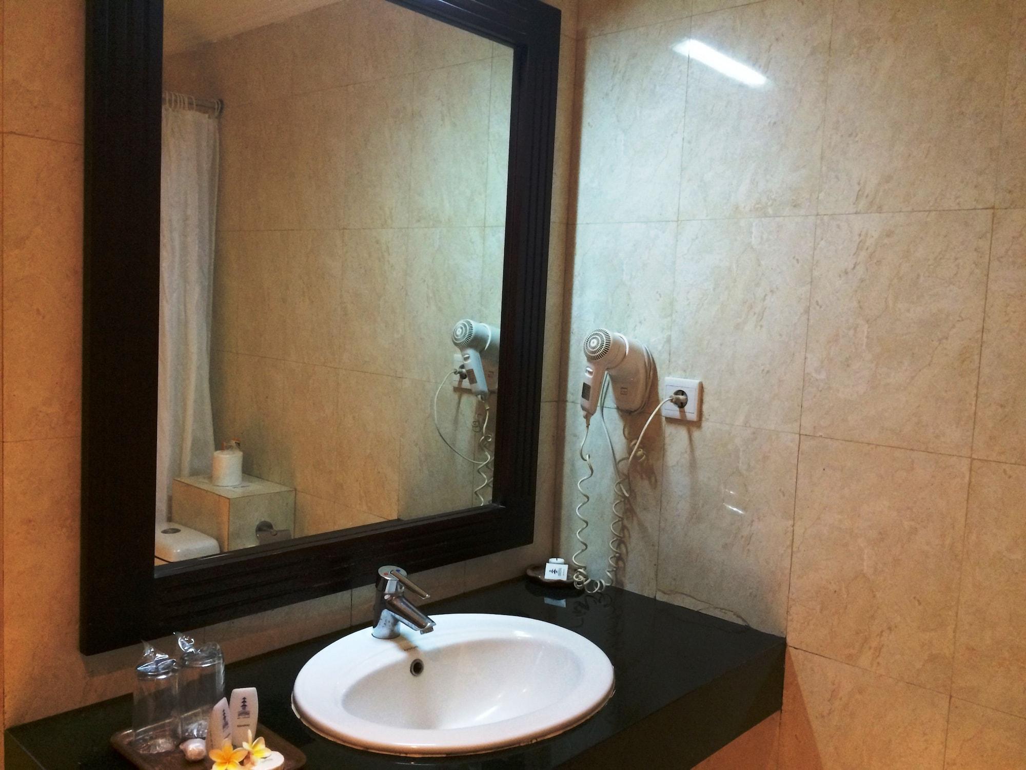 Puri Raja Hotel Легиан Экстерьер фото
