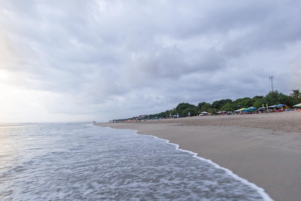 Puri Raja Hotel Легиан Экстерьер фото